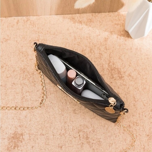 ⚠️Clearance Black Quilted Gold Chain Crossbody Bag - Picture 5 of 5